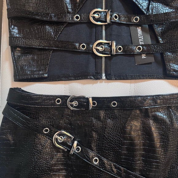 PrettyLittleThing black belt detail croc faux leather top and mini skirt set - Picture 6 of 9
